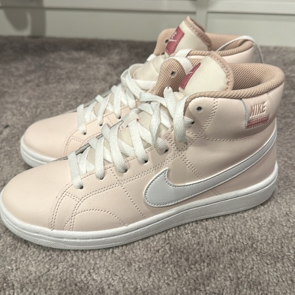 Brand New Pink and white Womens Nikes Size 6.5 - Picture 2 of 8